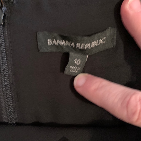 Banana Republuc Lace midi fringed pencil skirt. Worn once - Picture 3 of 5